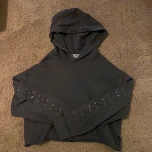 PINK cropped sweatshirt with laced sleaves